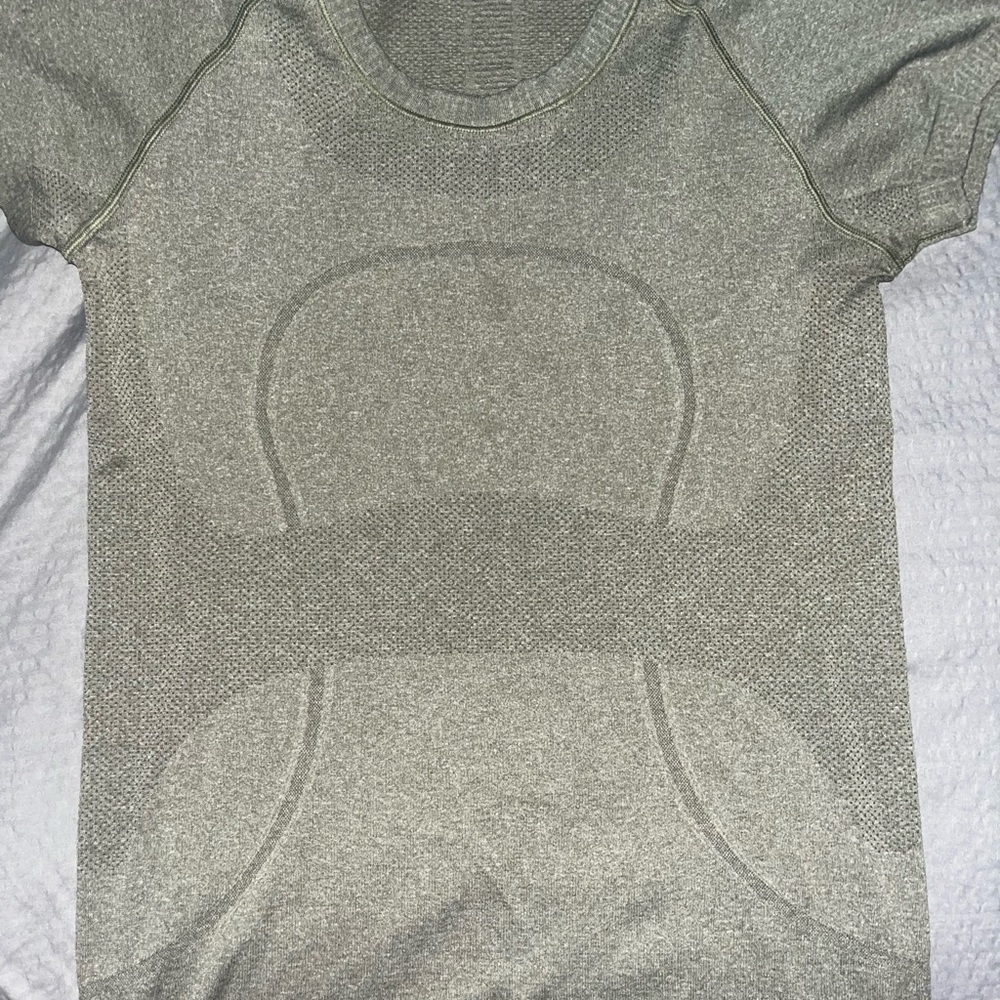 Lululemon swiftly tech!